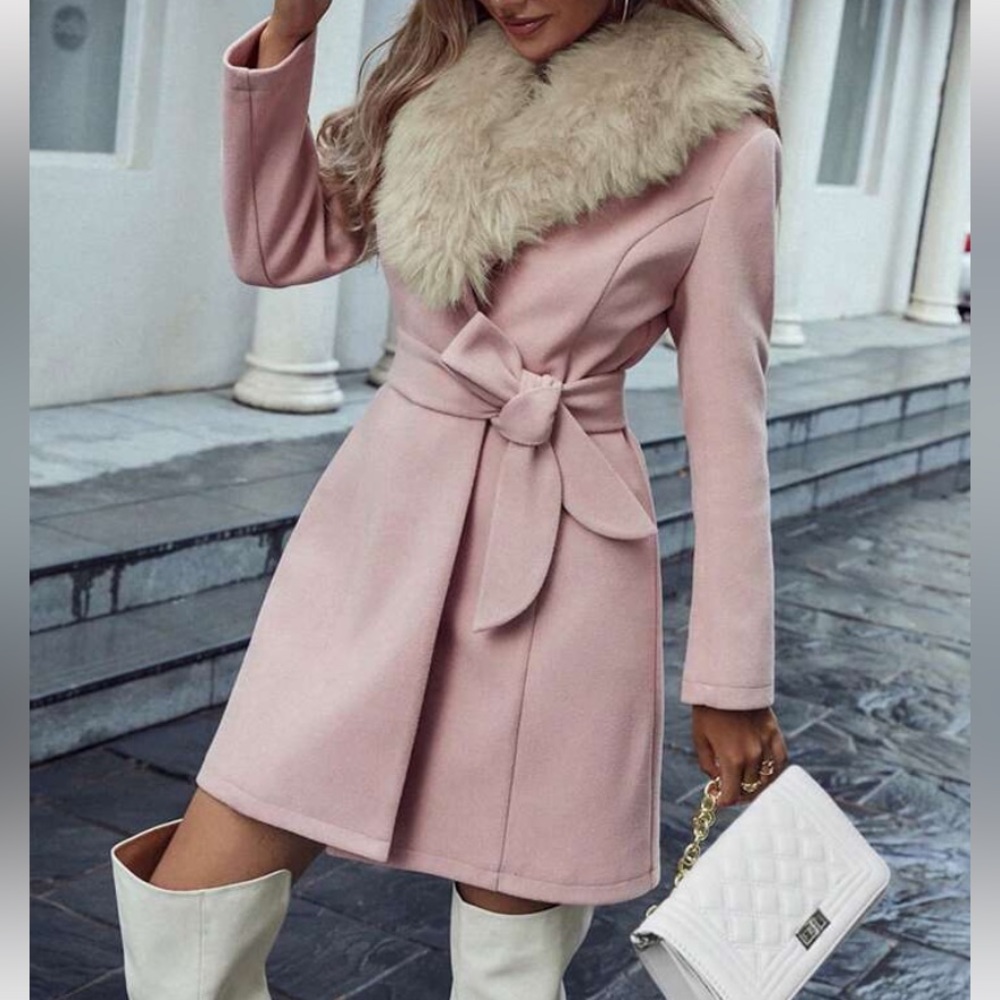 Contrast Fuzzy Collar Belted Coat